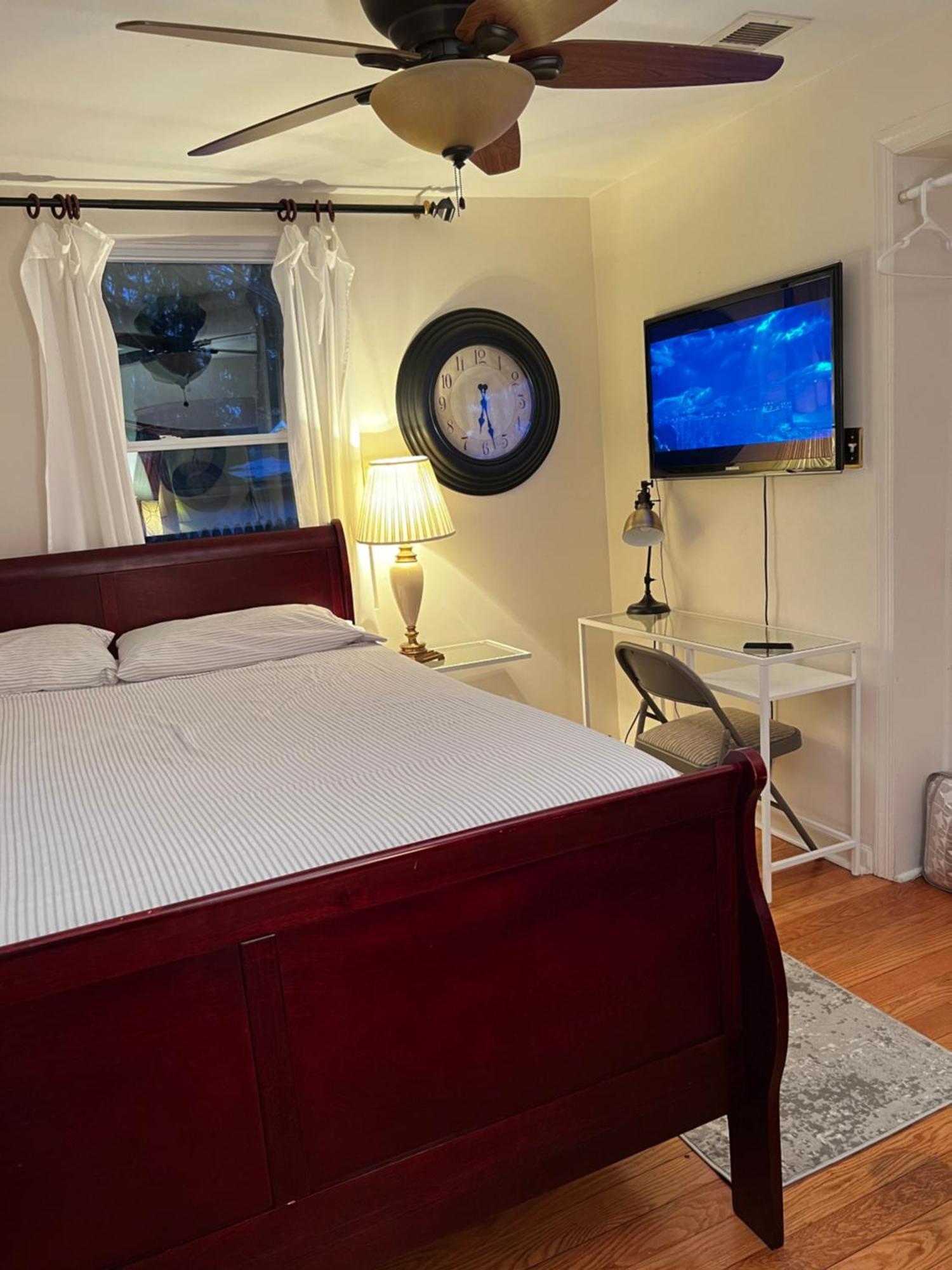Aloha Homestay Фолс Чърч Екстериор снимка